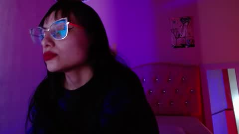 valkiry_ online show from November 15, 2025, 6:48 pm