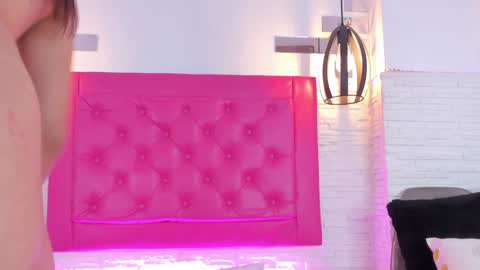 Vallolet Peach  online show from January 31, 2025, 2:39 pm