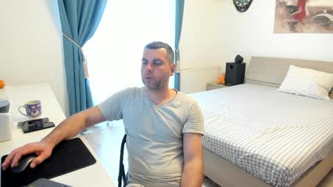 valyvalisimo online show from April 1, 2026, 6:25 am