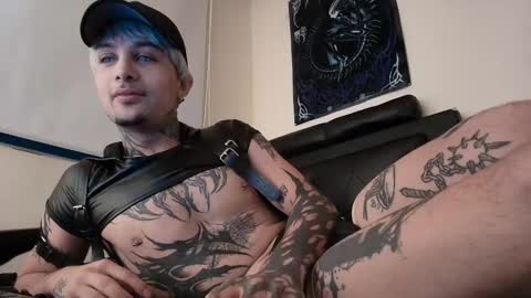 david guzman i model independenthelp me with a thumbs up online show from February 17, 2025, 1:36 am