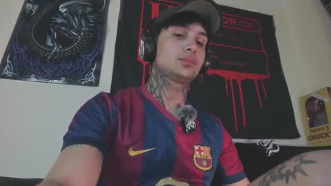 david guzman i model independenthelp me with a thumbs up online show from September 13, 2025, 1:27 am