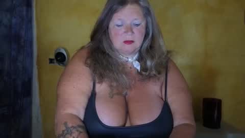 Snapshot of vampwoman chatting on May 16, 2026, 1:43 pm vampwoman online show from May 16, 2026, 1:43 pm