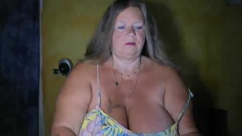Snapshot of vampwoman chatting on May 18, 2026, 5:35 am vampwoman online show from May 18, 2026, 5:35 am