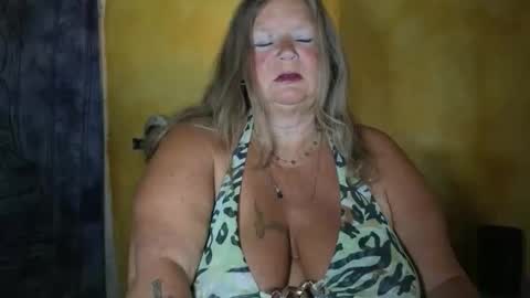 Snapshot of vampwoman chatting on May 20, 2026, 7:03 am vampwoman online show from May 20, 2026, 7:03 am