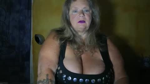 Snapshot of vampwoman chatting on May 24, 2026, 5:45 am vampwoman online show from May 24, 2026, 5:45 am