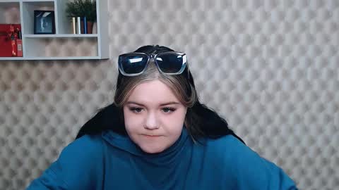 Vanda online show from March 10, 2025, 1:21 pm