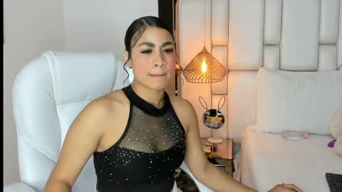 Snapshot of vaneaguirre chatting on May 5, 2026, 12:35 pm vaneaguirre online show from May 5, 2026, 12:35 pm