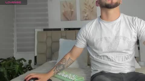 Vanessa  Please help me with your thumbs up its important  online show from January 13, 2026, 3:23 am