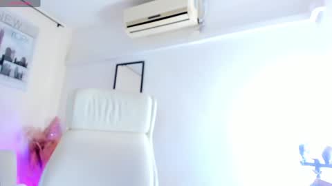 Snapshot of vanessa_gonzaless chatting on February 4, 2025, 12:22 pm Vanessa online show from February 4, 2025, 12:22 pm