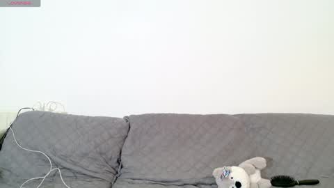 vanessaadol online show from May 13, 2026, 9:28 am