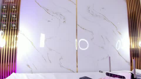 Vanessa online show from April 3, 2026, 8:18 pm