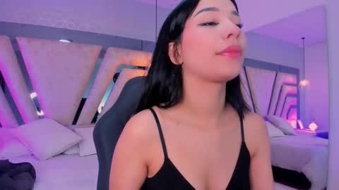 vanessaduval online show from November 4, 2025, 3:49 am