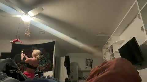 vanessaluvs2play online show from April 22, 2026, 9:44 am