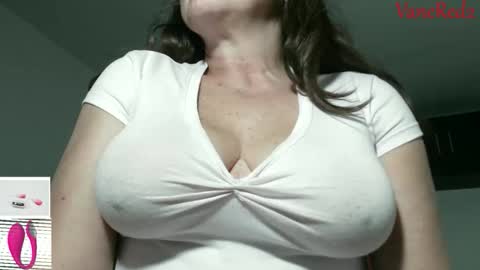 Vanesared2 online show from December 18, 2025, 12:27 am