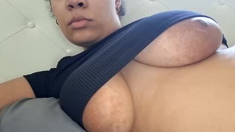 vanessareign online show from April 10, 2026, 6:12 pm