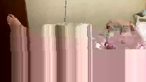 Snapshot of vanili_ chatting on December 4, 2025, 11:52 am vanili_ online show from December 4, 2025, 11:52 am