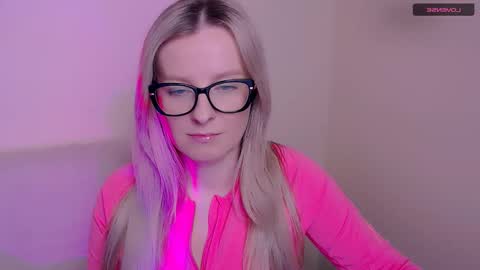 Snapshot of vanillaex_ chatting on January 19, 2026, 8:51 am Mia online show from January 19, 2026, 8:51 am