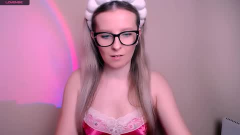 Snapshot of vanillaex_ chatting on February 14, 2026, 7:49 am Mia online show from February 14, 2026, 7:49 am