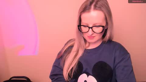 Snapshot of vanillaex_ chatting on February 16, 2026, 5:25 am Mia online show from February 16, 2026, 5:25 am