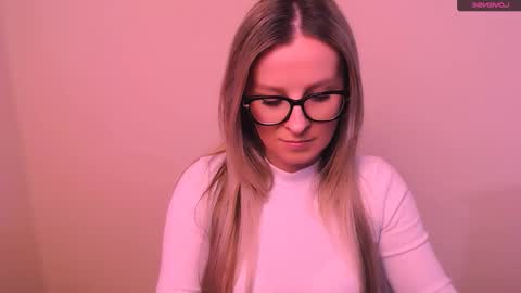 Snapshot of vanillaex_ chatting on February 18, 2026, 5:20 pm Mia online show from February 18, 2026, 5:20 pm