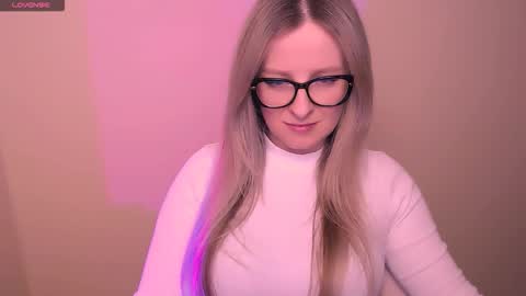 Mia online show from March 13, 2026, 6:58 pm