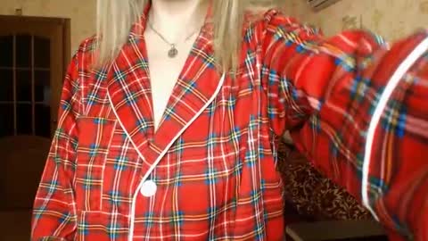 Snapshot of vanillamuffin chatting on January 24, 2025, 6:24 am VanillaMuffin online show from January 24, 2025, 6:24 am