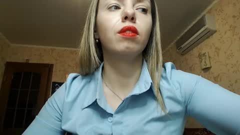 Snapshot of vanillamuffin chatting on February 9, 2025, 1:03 pm VanillaMuffin online show from February 9, 2025, 1:03 pm