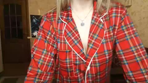 Snapshot of vanillamuffin chatting on February 19, 2025, 7:06 am VanillaMuffin online show from February 19, 2025, 7:06 am