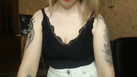 Snapshot of vanillamuffin chatting on March 4, 2025, 10:02 am VanillaMuffin online show from March 4, 2025, 10:02 am