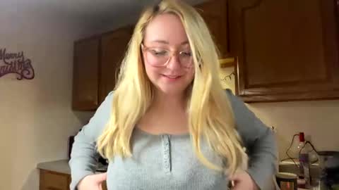 vanillapuddingpie online show from December 11, 2024, 2:41 am