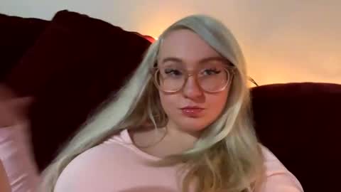 vanillapuddingpie online show from November 17, 2025, 3:23 am