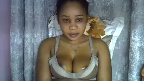 vanillavenus online show from July 5, 2026, 11:23 pm