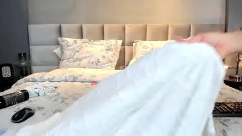 Snapshot of vannabardot chatting on September 25, 2025, 1:42 am VANNA online show from September 25, 2025, 1:42 am