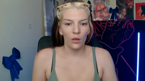 Vanessa online show from April 5, 2026, 2:36 pm