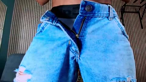 Vans Ross online show from February 3, 2026, 7:19 pm