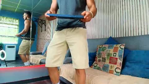 Vans Ross online show from March 28, 2026, 7:57 pm