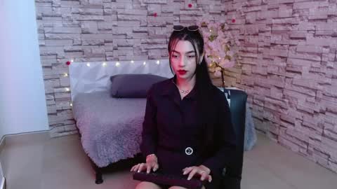 Snapshot of vanse_lust chatting on December 3, 2024, 6:17 pm Karuna online show from December 3, 2024, 6:17 pm