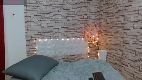 Snapshot of vanse_lust chatting on February 5, 2025, 12:20 am Karuna online show from February 5, 2025, 12:20 am