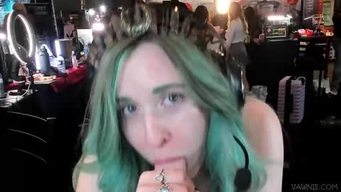 Vawnie Voulphie online show from October 18, 2025, 1:41 am