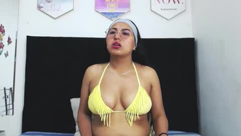 Snapshot of vcoralper chatting on December 1, 2025, 12:10 pm vcoralper online show from December 1, 2025, 12:10 pm