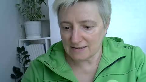 Snapshot of vea_motty chatting on April 26, 2026, 7:50 am vea_motty online show from April 26, 2026, 7:50 am