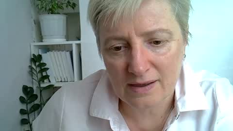 Snapshot of vea_motty chatting on May 1, 2026, 11:59 am vea_motty online show from May 1, 2026, 11:59 am