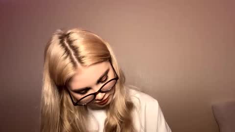 Monika online show from November 28, 2025, 5:48 pm