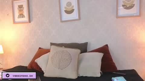 Vee Simons online show from March 12, 2026, 8:04 pm