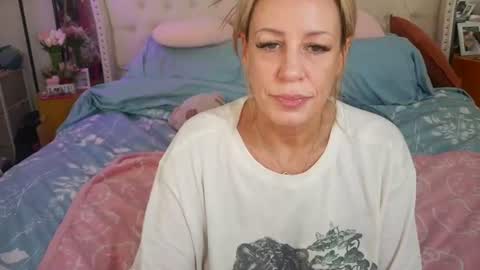 Snapshot of vegas_danielle chatting on July 5, 2026, 10:06 pm Vegas Dani online show from July 5, 2026, 10:06 pm