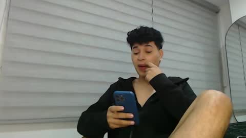 Snapshot of velascosexyboy chatting on January 17, 2025, 2:08 am velascosexyboy online show from January 17, 2025, 2:08 am