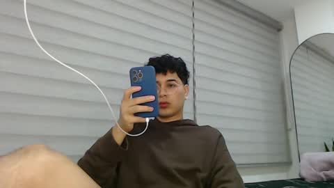 Snapshot of velascosexyboy chatting on February 6, 2025, 2:44 am velascosexyboy online show from February 6, 2025, 2:44 am