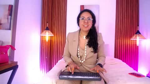 Emma Curly online show from April 27, 2026, 12:14 pm