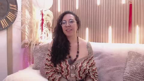 Emma Curly online show from May 15, 2026, 12:45 pm