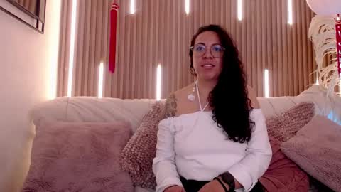 Emma Curly online show from May 27, 2026, 12:24 pm